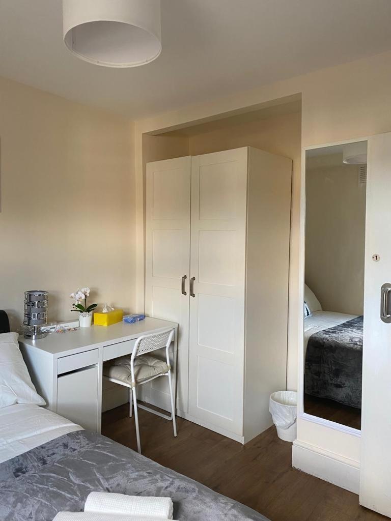 Lovely Private Rooms In Camden, Central Londres Exterior foto